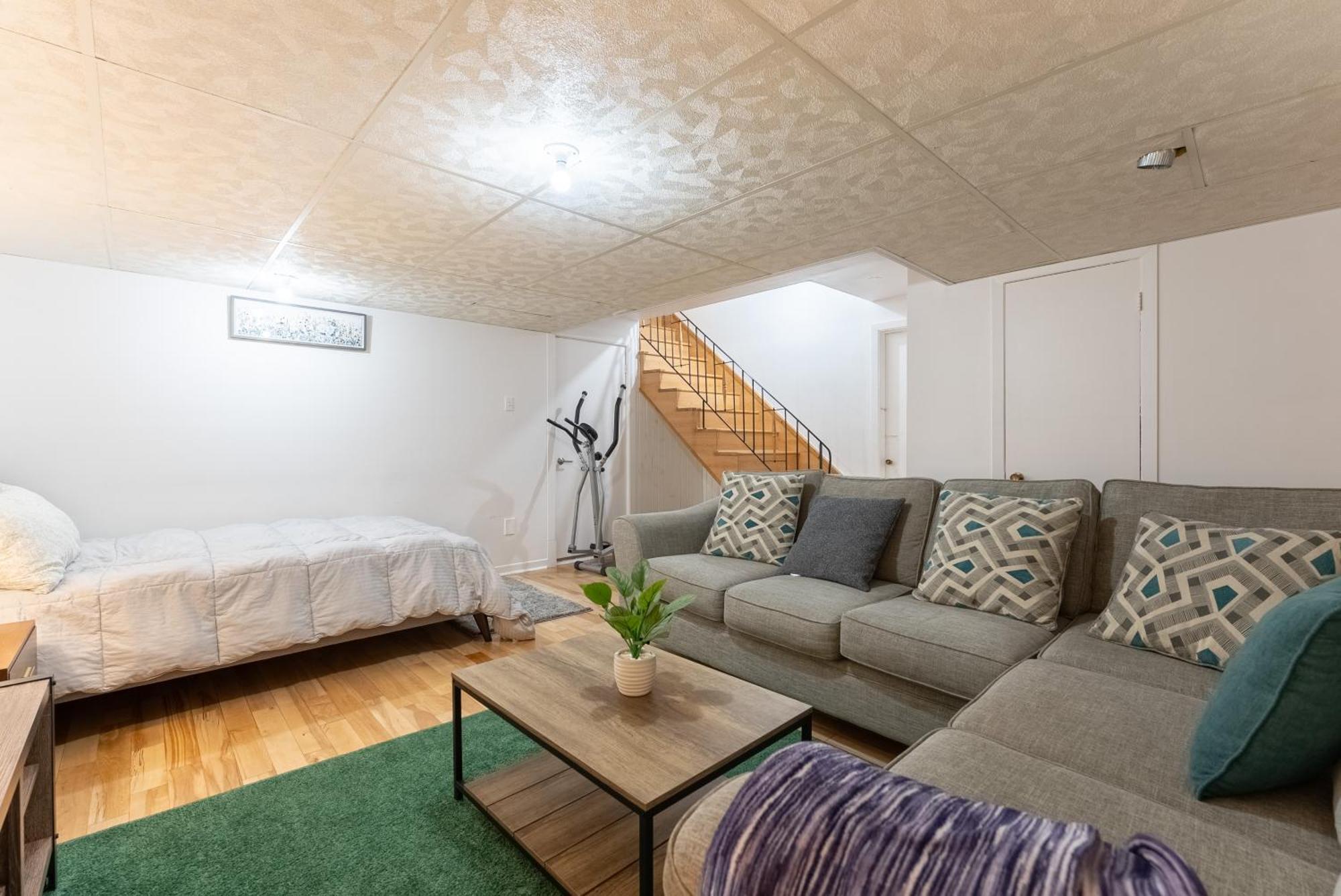 Comfortable Spacious House With Parking Brossard Εξωτερικό φωτογραφία