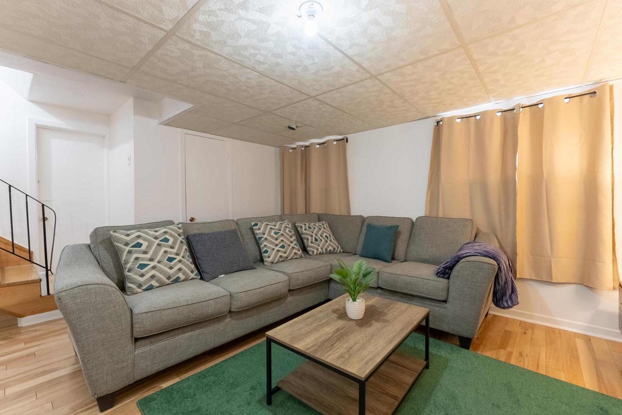 Comfortable Spacious House With Parking Brossard Εξωτερικό φωτογραφία