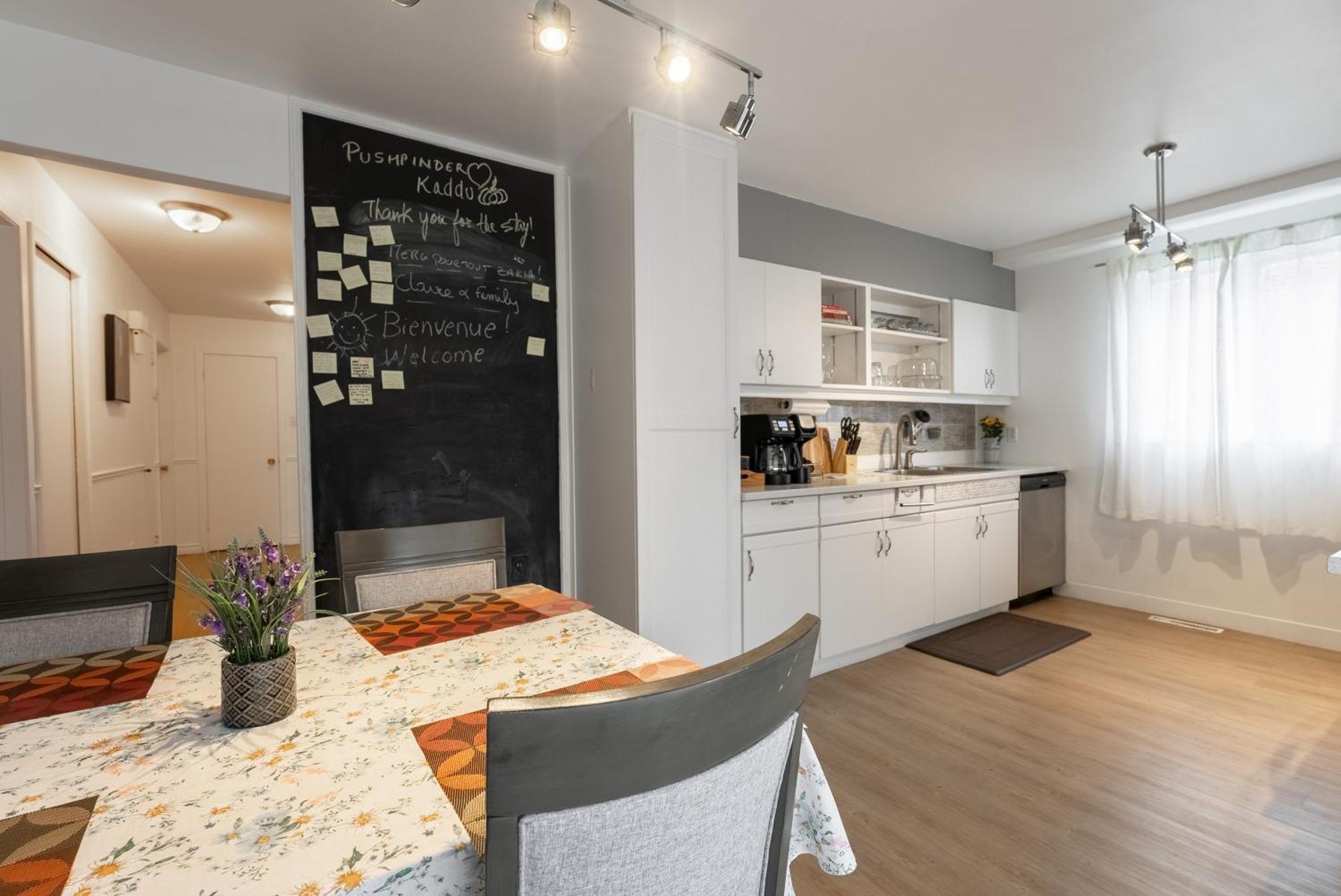Comfortable Spacious House With Parking Brossard Εξωτερικό φωτογραφία